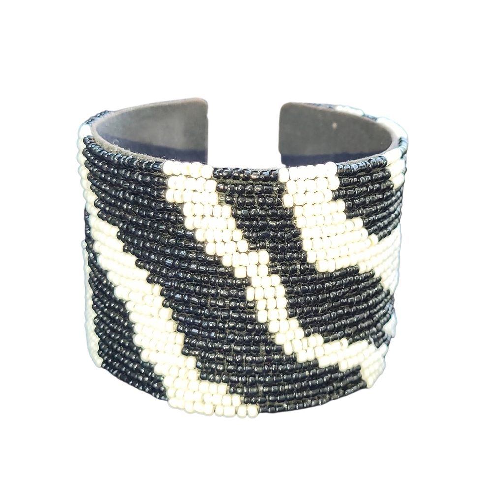 Black and White Beaded Wearable Tech Bracelet
